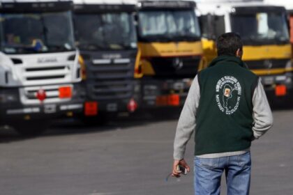 Cuánto gana hoy un camionero, un chofer de colectivo y un maquinista de tren