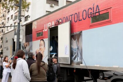 Por la Ley de Financiamiento, la UBA da clases y atención médica gratis en Plaza de Mayo