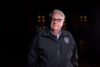 Quién es Howard Buffett, el heredero elegido para presidir el imperio de Warren Buffett