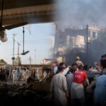 Un atentado suicida contra una mezquita en Pakistán dejó al menos 21 muertos y más de 100 heridos
