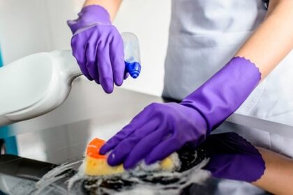 Empleadas domésticas: sube el sueldo y estas son las obligaciones del empleador en octubre