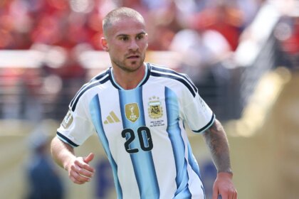Alexis Mac Allister  se refirió al retiro de Lionel Messi y pidió por la continuidad de Lionel Scaloni en la Selección