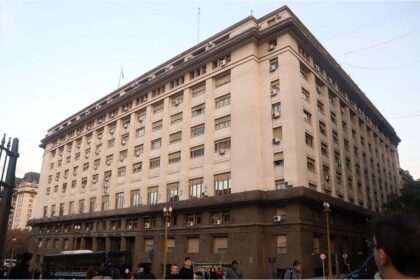 Deuda: el Tesoro busca renovar $8,6 billones sin bonos más allá de las elecciones y tampoco ofrecerá el Bonar 2029
