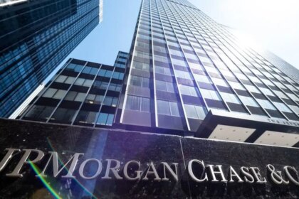 J.P. Morgan apuesta a Wall Street: por qué aún confía en el crecimiento de las acciones estadounidenses