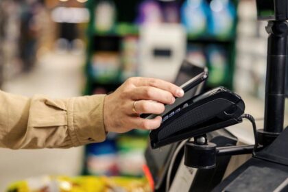El boom de los pagos con QR: crecieron casi 70% en un año y movieron $2,9 billones por mes