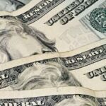 El dólar mayorista retrocede por segunda jornada consecutiva y la brecha con el techo de la banda sube al 26%