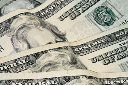 El dólar mayorista retrocede por segunda jornada consecutiva y la brecha con el techo de la banda sube al 26%