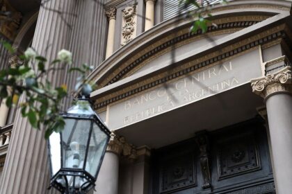 El BCRA aceleró la compra de dólares: sumó u$s369 millones en la semana, la mayor cifra desde julio