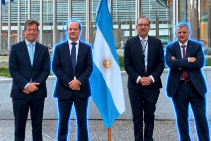 Argentina presentó en Bruselas sus proyectos de GNL ante representantes de 17 países