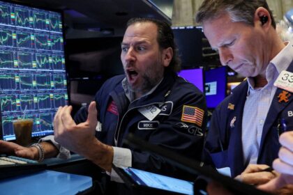 Wall Street renovó récords con impulso de la IA, mientras los bonos del Tesoro dieron un respiro