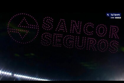 No odiamos lo suficiente a la AFA: La insólita publicidad de Sancor Seguros en el show de drones en homenaje a Messi