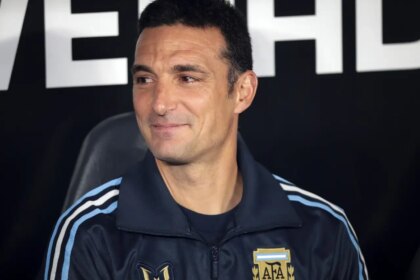 Lionel Scaloni se deshizo en elogios hacia Messi: “Ha sido el mejor en 20 años de carrera y todavía lo sigue siendo”