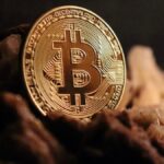 Bitcoin se aferra a los u$s83.000 pero las altcoins caen hasta casi 4%