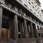Deuda: el Tesoro testea al mercado con bonos más allá de 2027 y vencimientos por $4,85 billones
