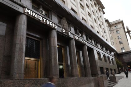 Deuda: el Tesoro testea al mercado con bonos más allá de 2027 y vencimientos por $4,85 billones