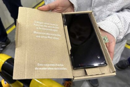 Un outlet vende celulares reacondicionados a menos de $500.000 en 12 cuotas y con garantía