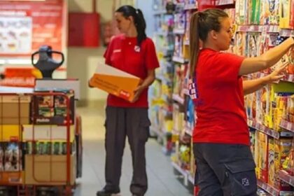 Sueldos de empleados de Comercio en octubre: cuánto cobra cada categoría con el aumento