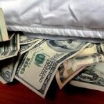 El dólar oficial alcanzó un nuevo récord nominal, pero el mercado pone la lupa sobre las reservas del BCRA