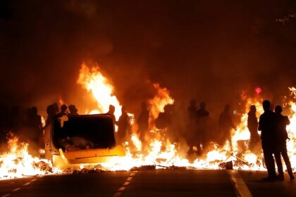 Caos en Barcelona: 100 africanos detenidos tras los enfrentamientos entre 500 jóvenes y la policía