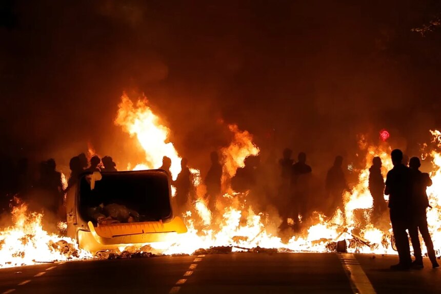 Caos en Barcelona: 100 africanos detenidos tras los enfrentamientos entre 500 jóvenes y la policía