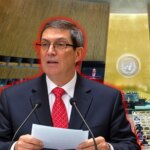 El canciller del régimen cubano intentó subir al escenario durante el cruce con Mike Waltz en la ONU