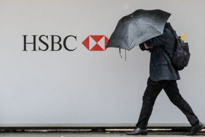 Las ganancias de HSBC saltan un 32% en el tercer trimestre pero sus acciones caen 5%