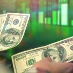 Bonos en dólares extienden el repunte y baja el riesgo país, con el mercado atento a Brasil y la licitación del Tesoro
