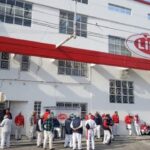 Despidieron a 25 trabajadores de la fábrica de caramelos Lipo: “No nos pagaron nada”