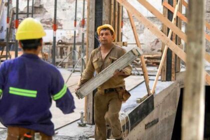 Cuánto gana un trabajador de la construcción en noviembre con el último aumento de la UOCRA