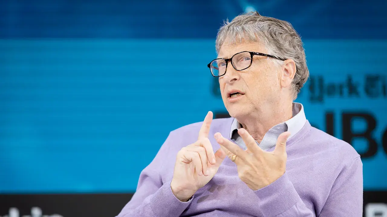 Bill Gates volvió a advertir sobre  los riesgos de la inteligencia artificial