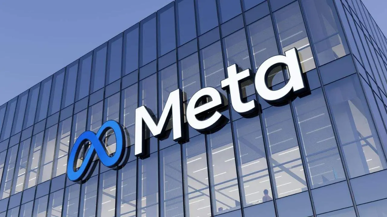 Edificio de Meta con logo y nombre de la empresa