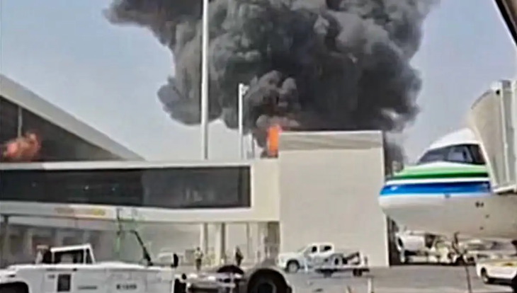 El grupo hutí, respaldado por Irán, reivindicó el ataque del sábado contra el aeropuerto internacional de Riad, donde murieron 13 personas y más de 300 sufrieron heridas. El grupo hutí, respaldado por Irán, reivindicó el ataque del sábado contra el aeropuerto internacional de Riad, donde murieron 13 personas y más de 300 sufrieron heridas.