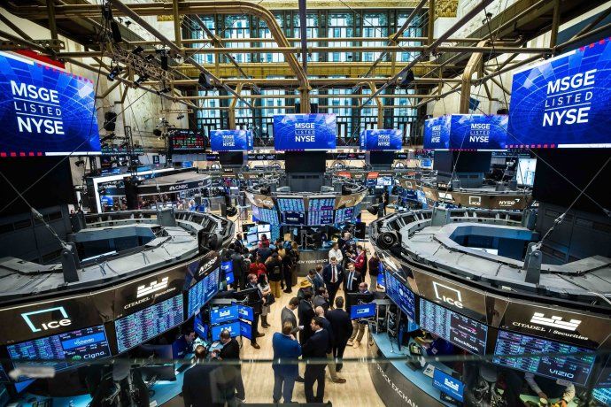 A pesar de la recuperación tentativa en los futuros de Wall Street, la pronunciada caída de las acciones de inteligencia artificial y el alza de la inflación mantienen en vilo a los inversores.